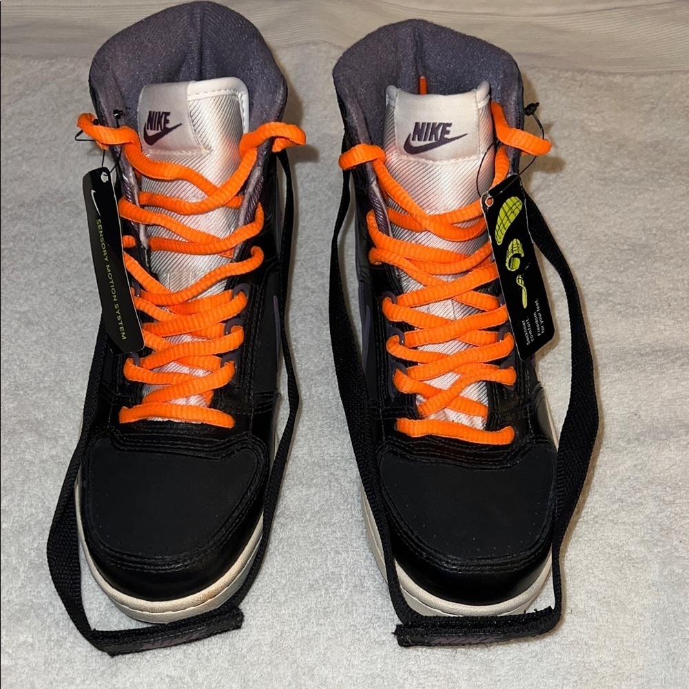 Nike Black High-Tops boys size 6.5
